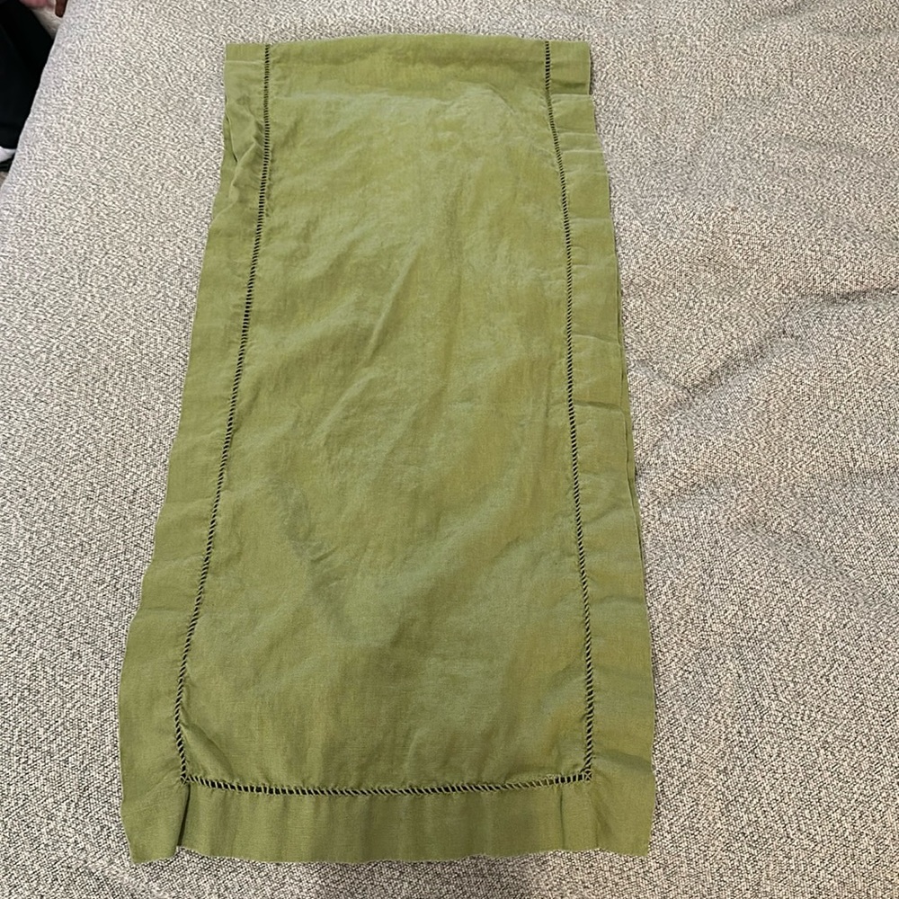 Pottery Barn Linen Table Runner 16 x 70 inches